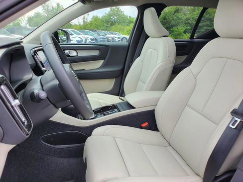 New 2026 Volvo XC40 B5 Ultra w/ Protection Package Premier image 5