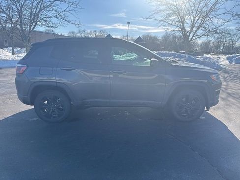 Used 2020 Jeep Compass Latitude image 9