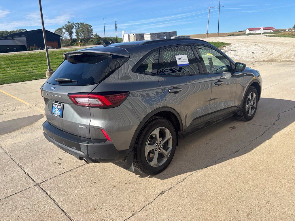 Used 2025 Ford Escape ST-Line w/ Tech Pack #1 AWD/4WD image 4