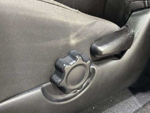 Used 2017 Toyota Tacoma TRD Off-Road AWD/4WD image 24