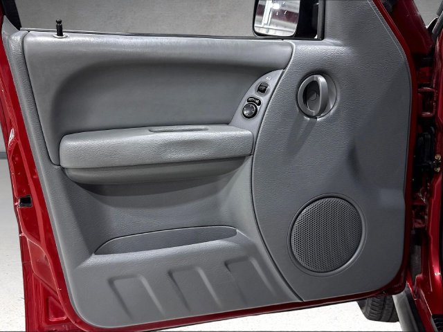 Used 2007 Jeep Liberty Sport AWD/4WD image 23