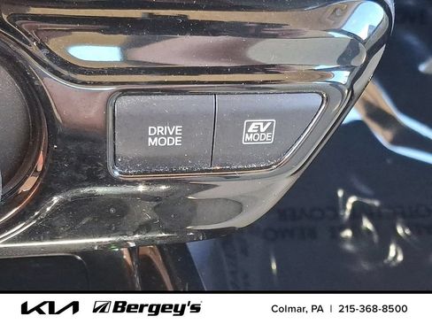 Used 2017 Toyota Prius Four FWD image 26