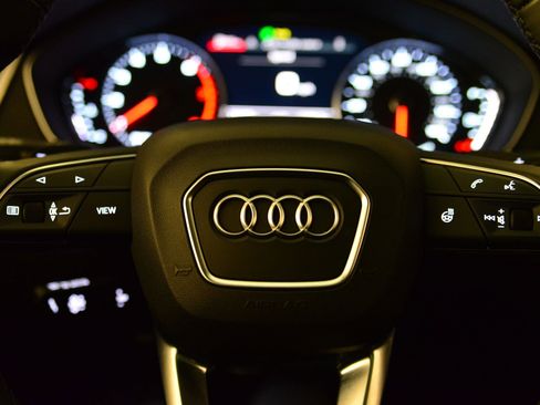 Used 2023 Audi Q5 2.0T Premium w/ Convenience Package image 33