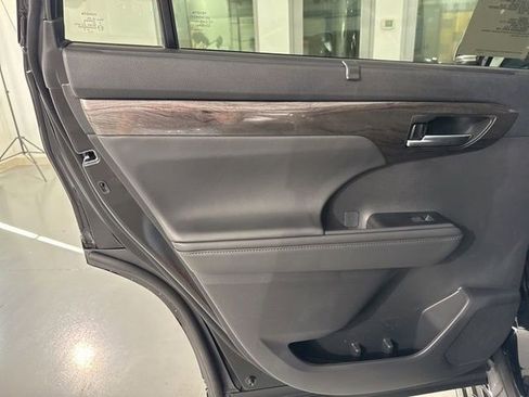 New 2026 Toyota Highlander Limited image 19
