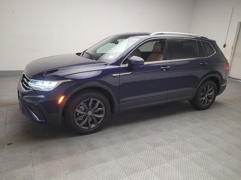 Used 2022 Volkswagen Tiguan SE FWD image 2