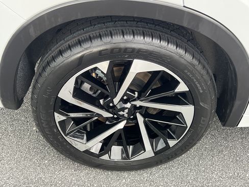 Used 2023 Mitsubishi Outlander AWD image 22