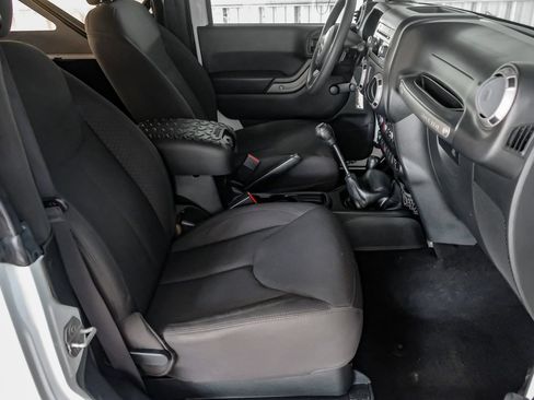 Used 2018 Jeep Wrangler Sport AWD/4WD image 30