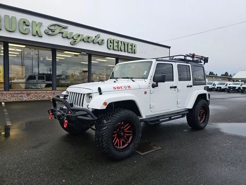 Used 2018 Jeep Wrangler Unlimited Sahara image 2