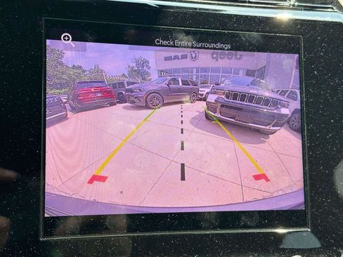 Used 2025 Jeep Grand Cherokee Laredo w/ Luxury Tech Group I AWD/4WD image 27