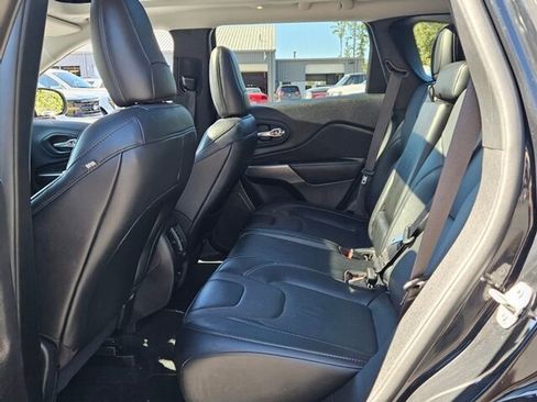 Used 2022 Jeep Cherokee Limited image 9