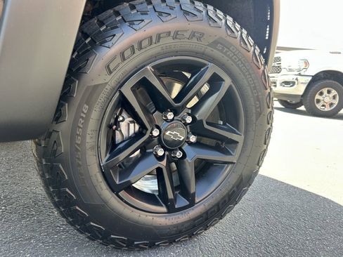 Used 2021 Chevrolet Silverado 1500 Custom Trail Boss AWD/4WD image 15