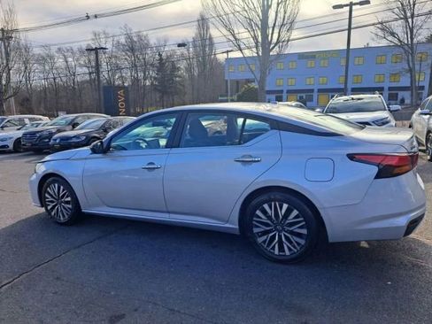 Used 2024 Nissan Altima 2.5 SV FWD image 3