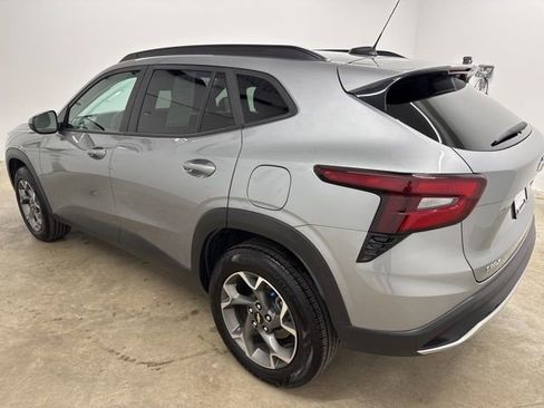 Used 2024 Chevrolet Trax LT w/ Driver Confidence Package FWD image 7