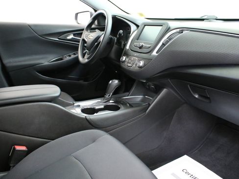 Used 2017 Chevrolet Malibu LT image 32