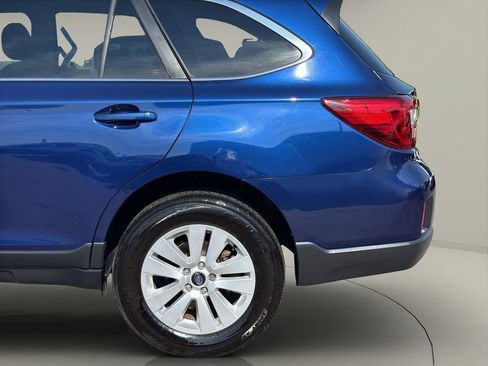 Used 2017 Subaru Outback 2.5i Premium AWD/4WD image 23