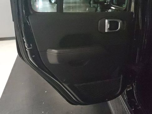 Used 2023 Jeep Wrangler Unlimited Sahara AWD/4WD image 15