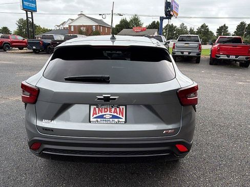 New 2026 Chevrolet Trax RS w/ Sunroof Package FWD image 10