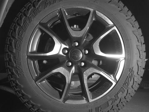 Used 2025 Jeep Compass Trailhawk AWD/4WD image 14