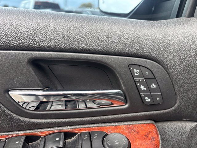 Used 2013 Chevrolet Avalanche LTZ AWD/4WD image 13