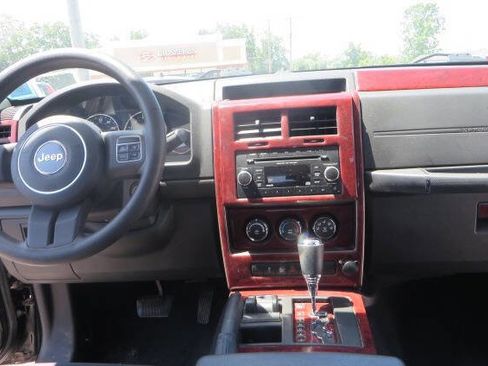 Used 2012 Jeep Liberty Sport image 25