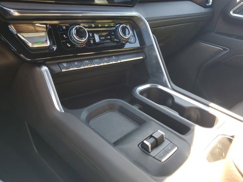 Used 2024 GMC Sierra 3500 Denali w/ Technology Package image 28