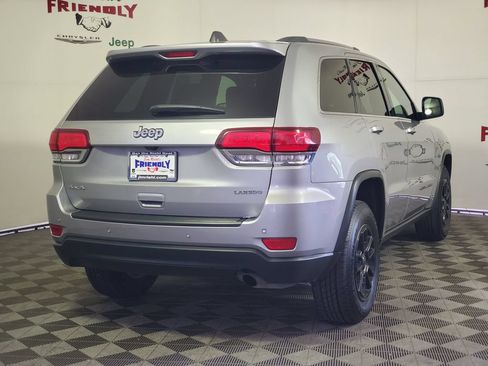Used 2020 Jeep Grand Cherokee Laredo AWD/4WD image 3