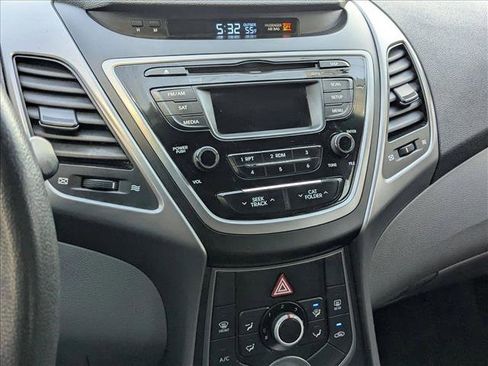 Used 2016 Hyundai Elantra SE image 13