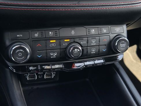 Used 2024 Dodge Durango GT RWD image 28