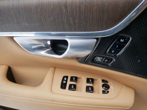 Certified 2024 Volvo V90 B6 Cross Country Ultimate w/ Protection Package Premier image 12