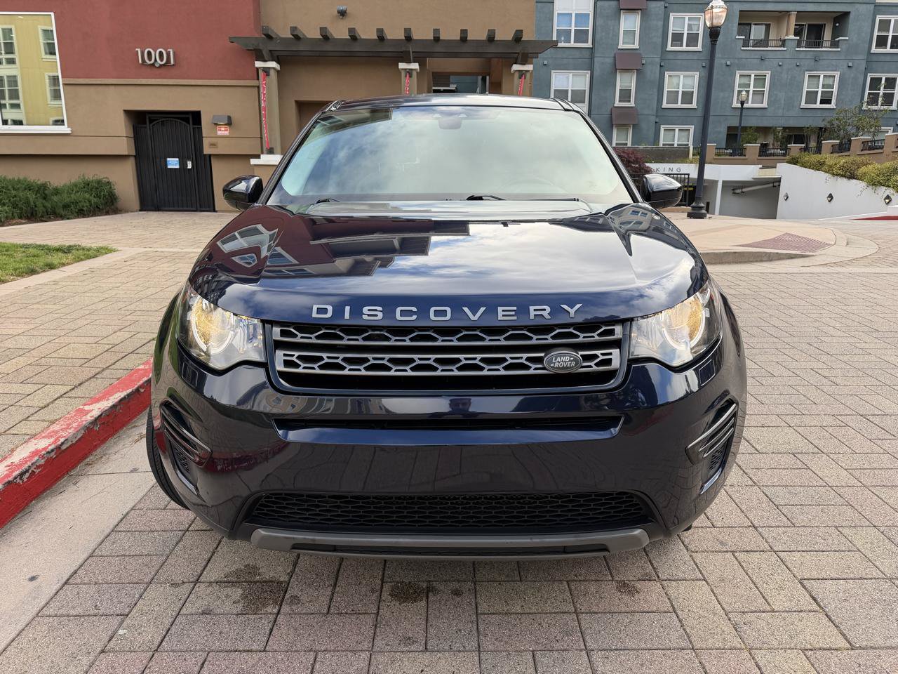 Used 2016 Land Rover Discovery Sport SE AWD/4WD image 17