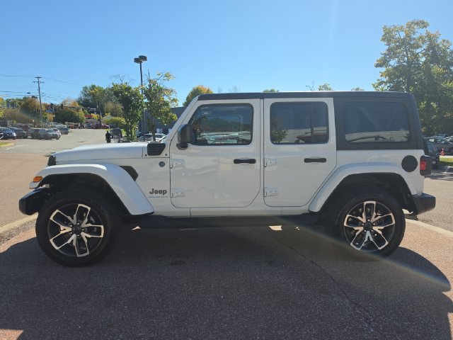 Used 2024 Jeep Wrangler Unlimited AWD/4WD image 2