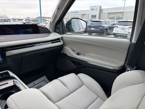 Certified 2025 Lincoln Navigator L Reserve image 19