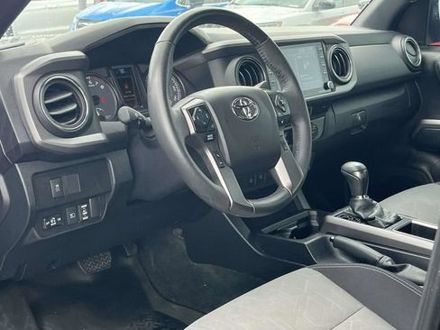 Used 2021 Toyota Tacoma TRD Off-Road w/ Technology Package AWD/4WD image 12