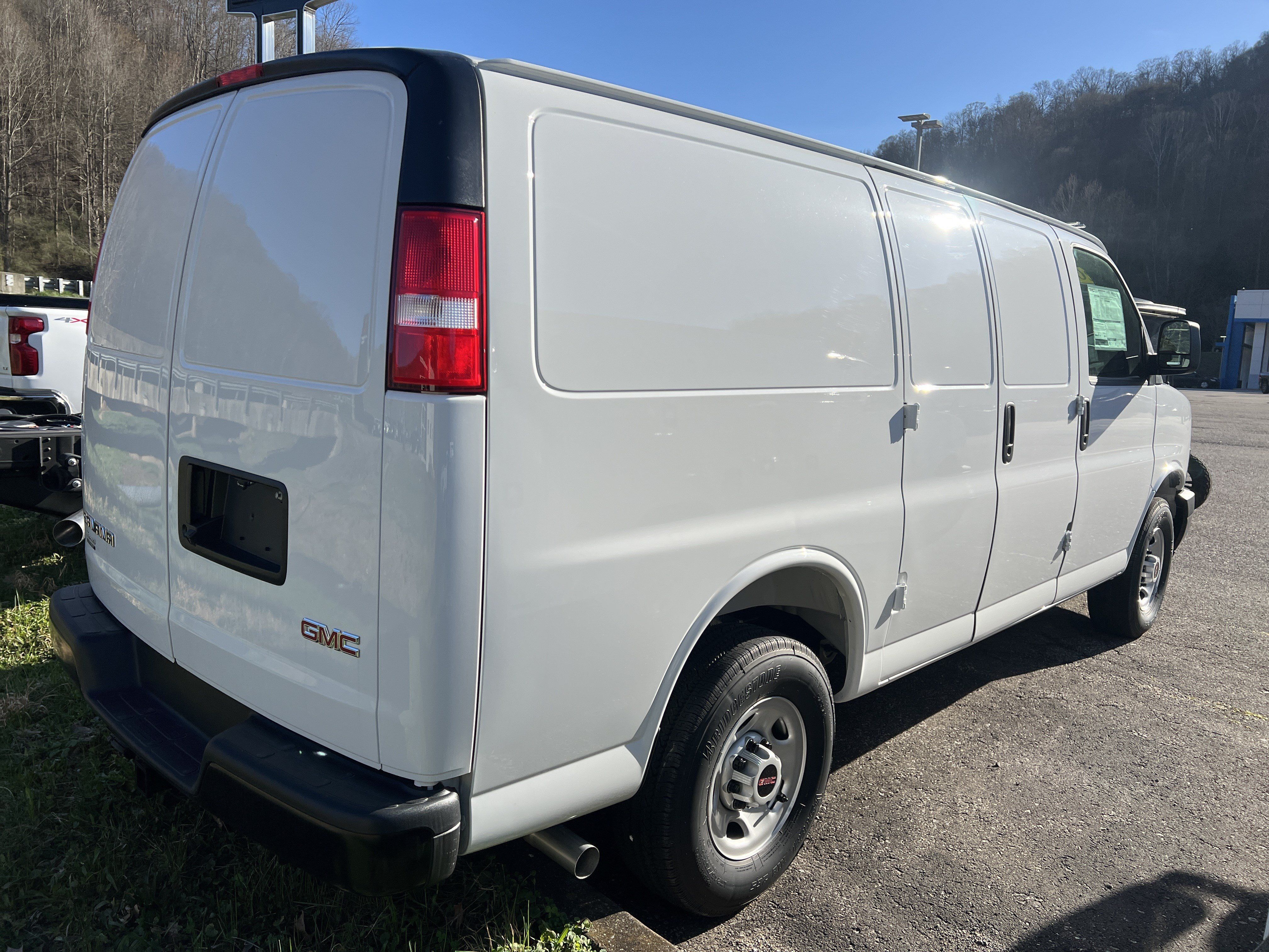 New 2025 GMC Savana 2500 RWD image 3