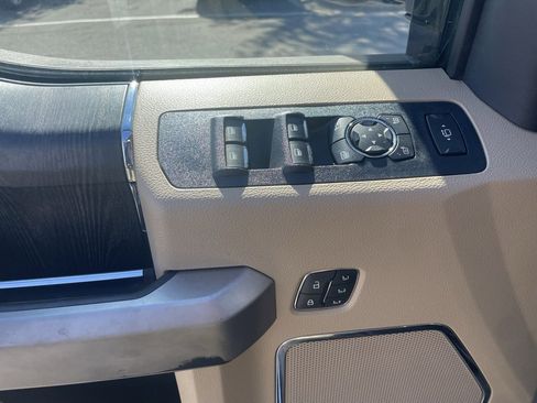 Used 2021 Ford F250 Lariat w/ Chrome Package image 21