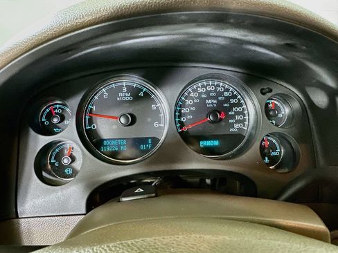 Used 2011 Chevrolet Avalanche LTZ RWD image 12