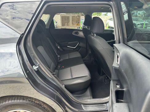 Used 2025 Kia Soul LX w/ LX Technology Package FWD image 23