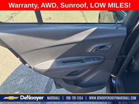 Used 2020 Chevrolet Trax LT w/ Sun & Sound Package AWD/4WD image 12