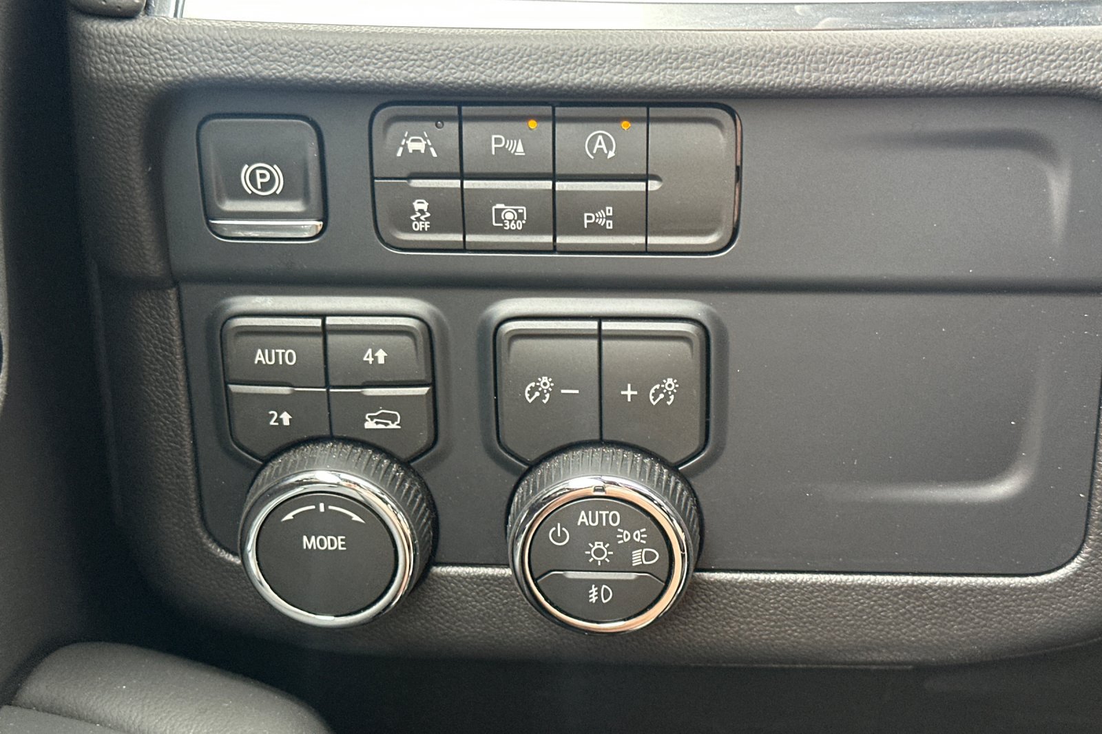 Used 2026 Chevrolet Suburban Premier AWD/4WD image 40