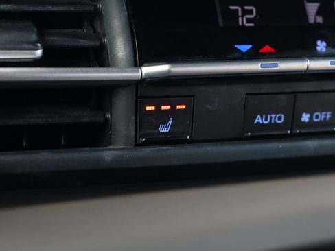 Used 2024 Toyota Sienna XLE image 4