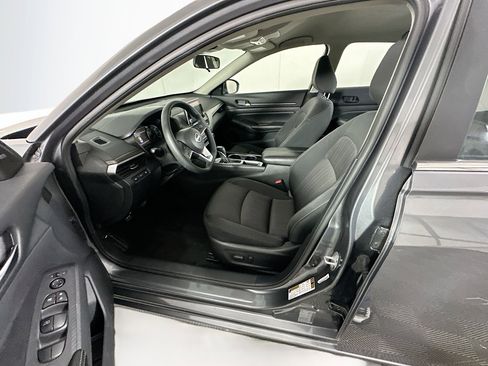 Used 2024 Nissan Altima 2.5 SV image 12