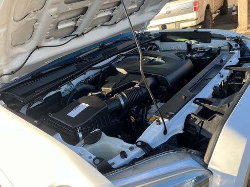 Used 2016 Toyota Tacoma TRD Sport image 38