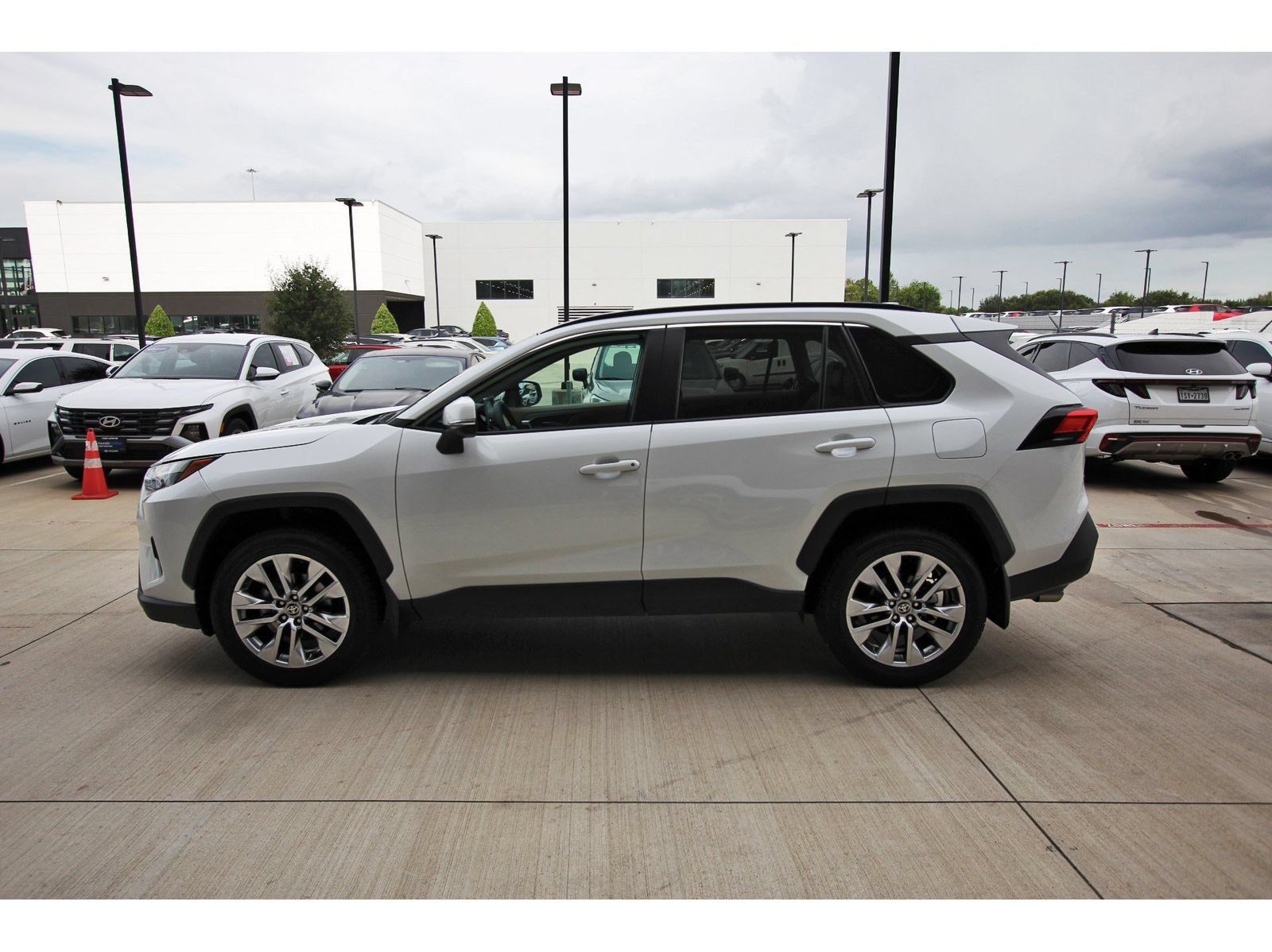 Used 2024 Toyota RAV4 XLE Premium FWD image 5