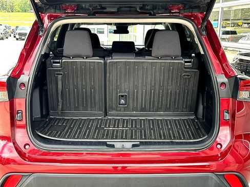 Used 2022 Toyota Highlander LE AWD/4WD image 33