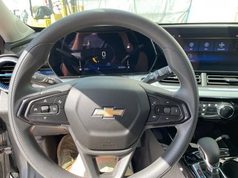 Used 2024 Chevrolet Trax LT FWD image 24