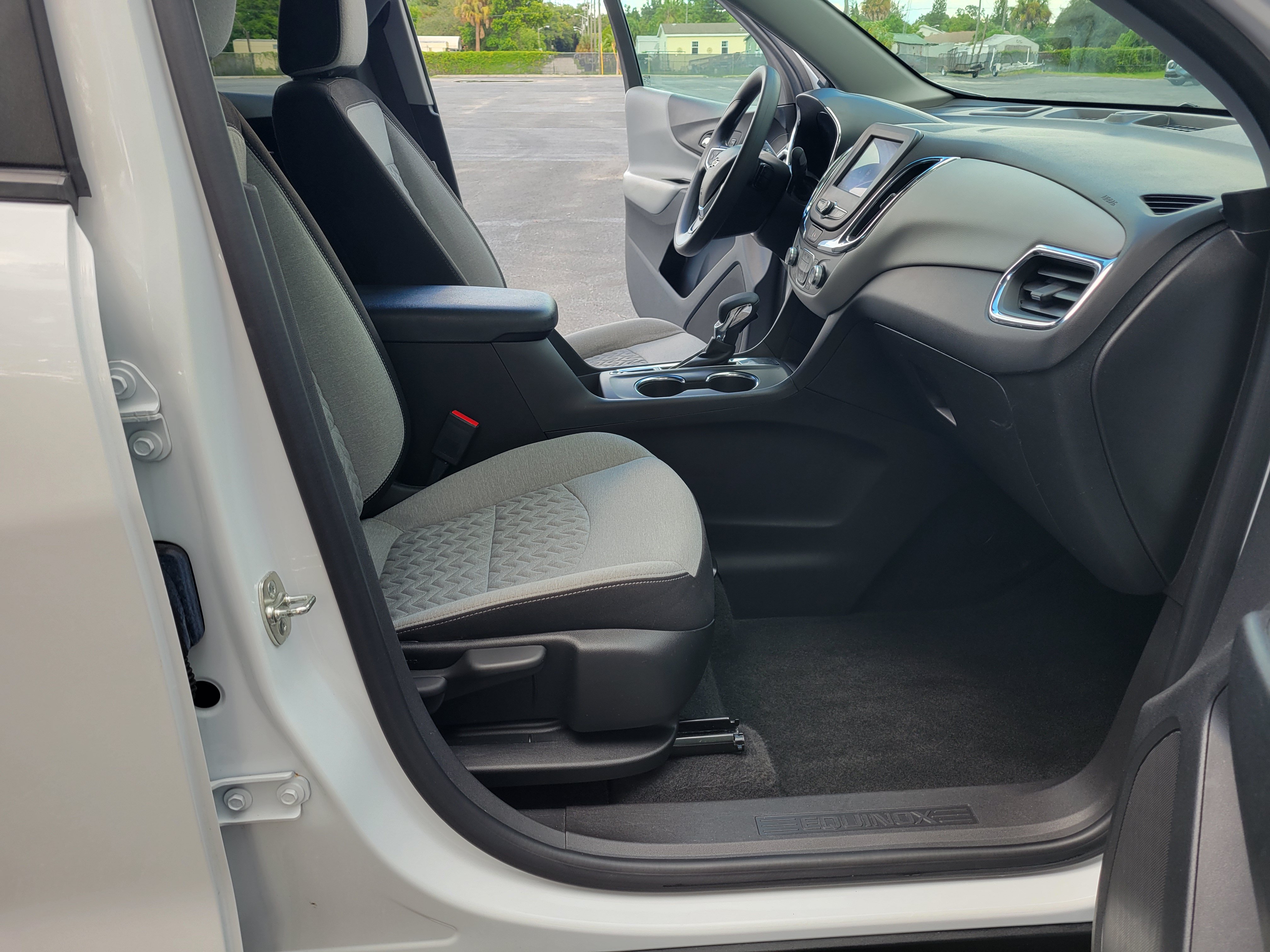 Certified 2024 Chevrolet Equinox LS w/ LS Convenience Package FWD image 27