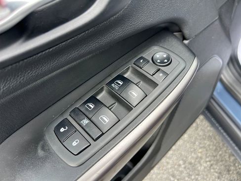 Used 2019 Jeep Cherokee Latitude w/ Popular Appearance Group FWD image 12