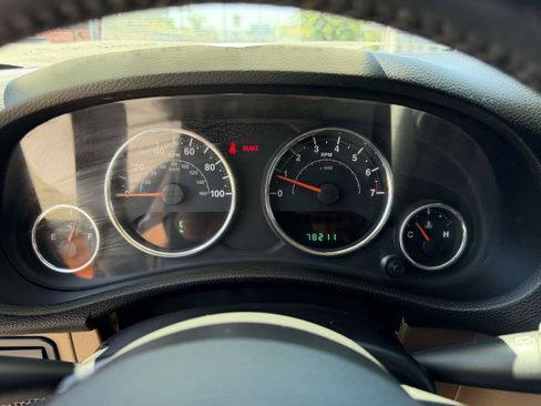 Used 2012 Jeep Wrangler Unlimited Rubicon w/ Connectivity Group AWD/4WD image 22