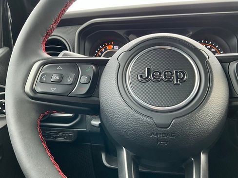 Used 2024 Jeep Wrangler Unlimited Rubicon w/ Technology Group image 23