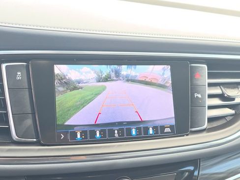 Certified 2020 Buick Enclave Essence FWD image 30
